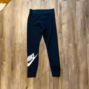 Women’s Nike Essential Legging